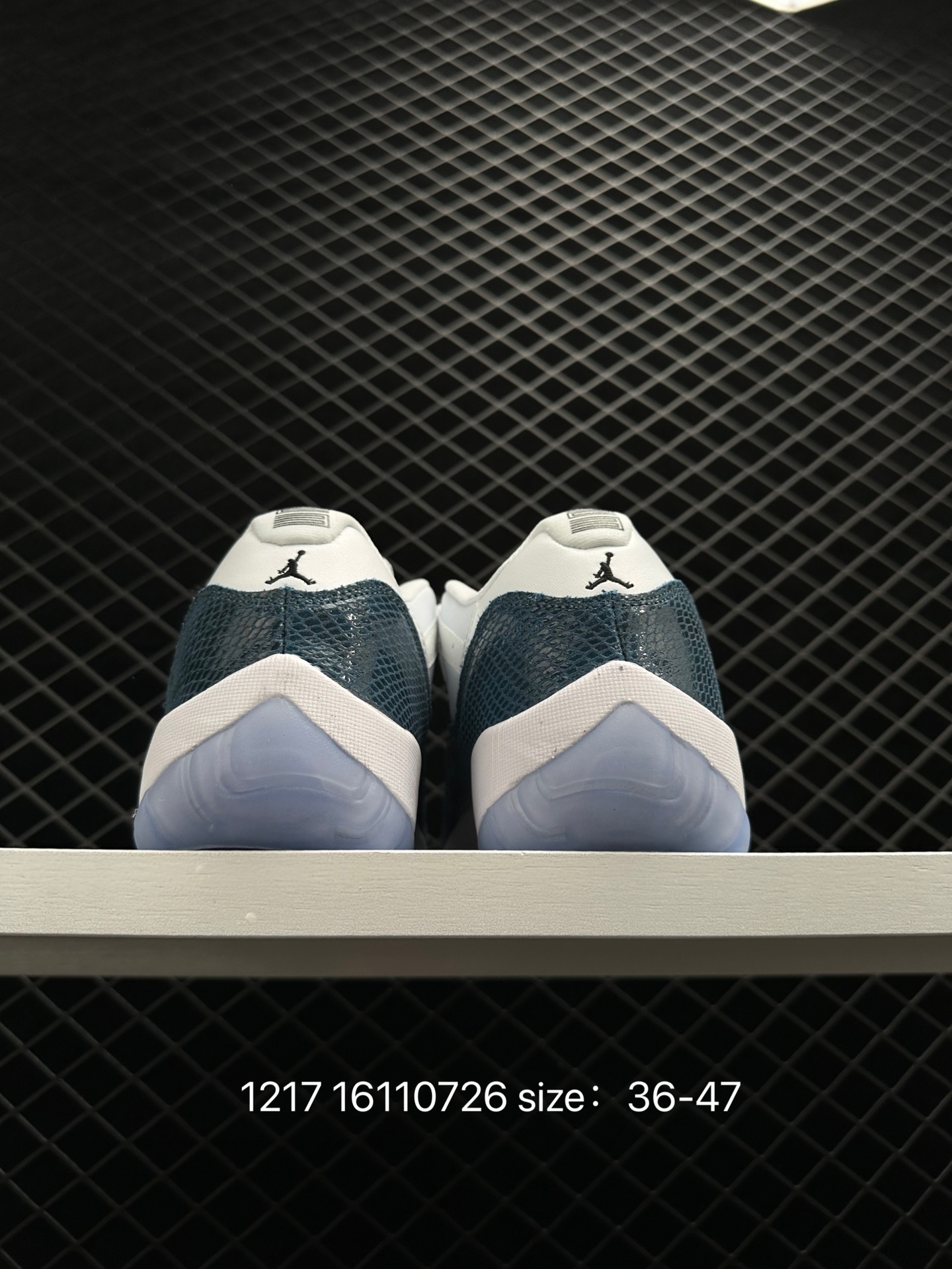 Air Jordan 11 Retro Low 